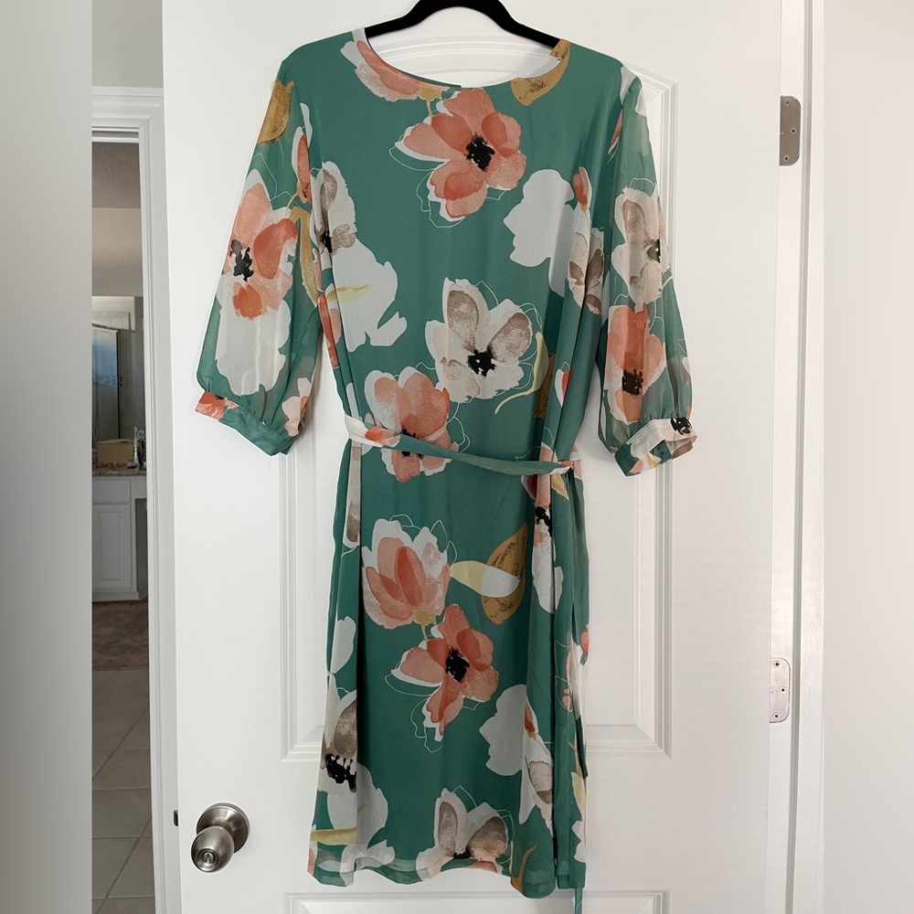 NWT Green Floral Dress with Tie Belt - X